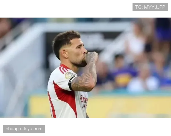 南美足球教练以激情与策略融合创新,引领球队表现惊艳赛场 南美足球教练以激情与策略融合创新,引领球队表现惊艳赛场